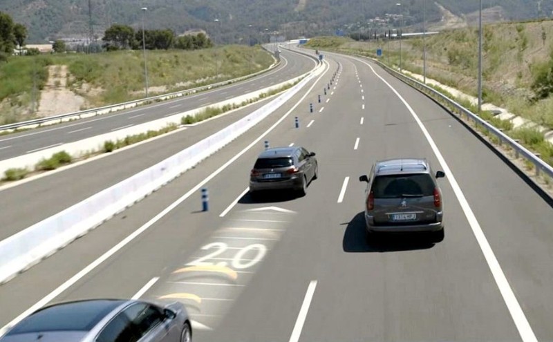 Chế độ Adaptive Cruise Control hỗ trợ tối ưu khi di chuyển trên cao tốc